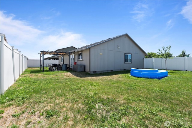 925 S 11th Ave, Othello, WA 99344 - rear view of property featuring crawl space, a pergola, and a fenced backyard
