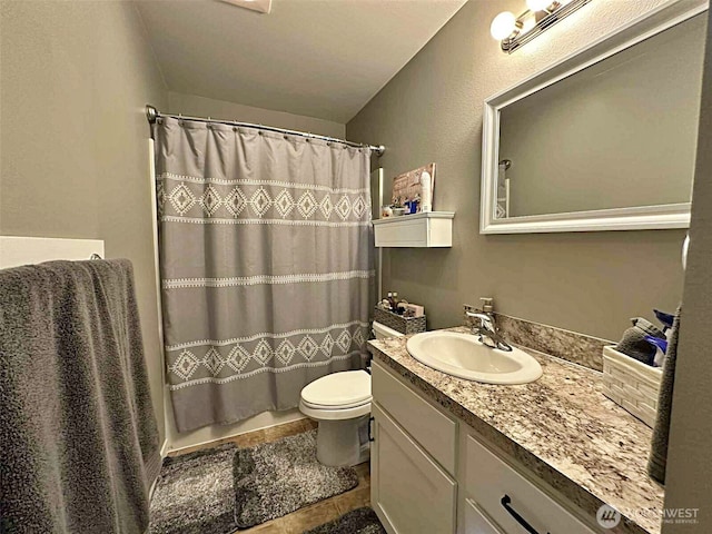 704 Roundtree Blvd, Winlock, WA 98596 - bathroom featuring vanity and curtained shower