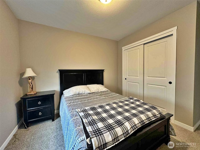 704 Roundtree Blvd, Winlock, WA 98596 - bedroom with light colored carpet and a closet