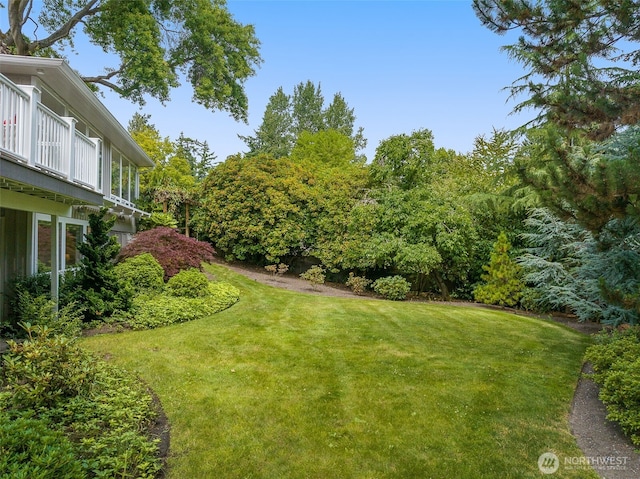 3204 Evergreen Point Rd, Medina, WA 98039 - view of green lawn featuring a balcony