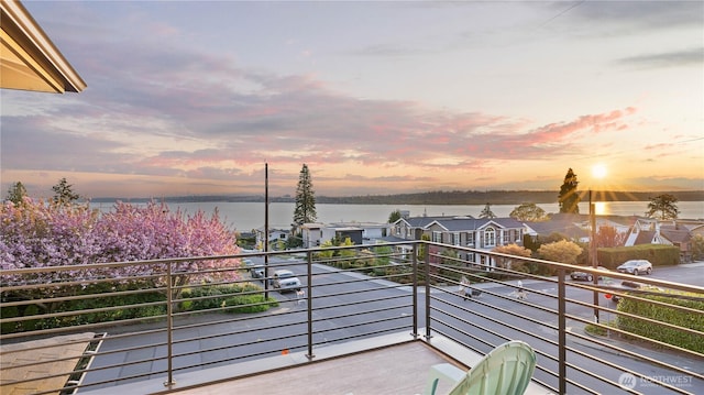 1006 4th St W, Kirkland, WA 98033 - balcony with a water view