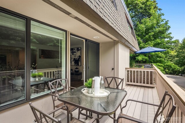 16932 NE 2nd Pl, Bellevue, WA 98008 - view of wooden terrace