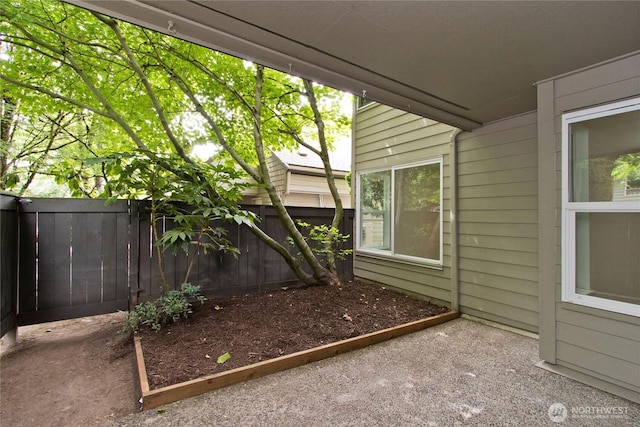 11811 93rd Ln NE Unit 102, Kirkland, WA 98034 - view of yard featuring a patio area