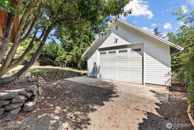 34226 42nd Ave S, Auburn, WA 98001 - detached garage featuring driveway