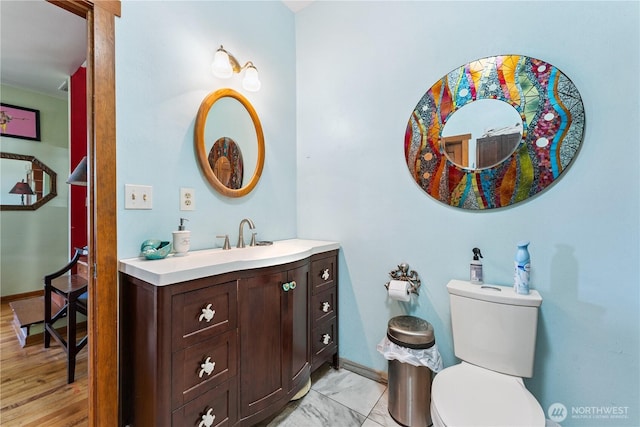 701 13th St SE, Puyallup, WA 98372 - bathroom featuring vanity and baseboards