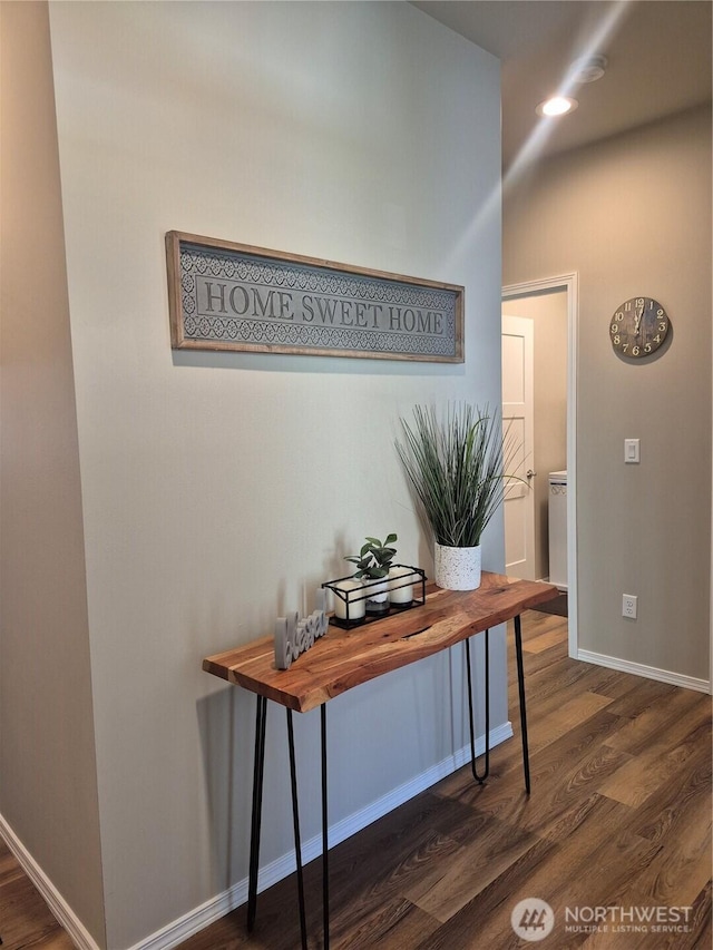 420 Hammond Ln, Rock Island, WA 98850 - hall featuring dark wood-style floors and recessed lighting