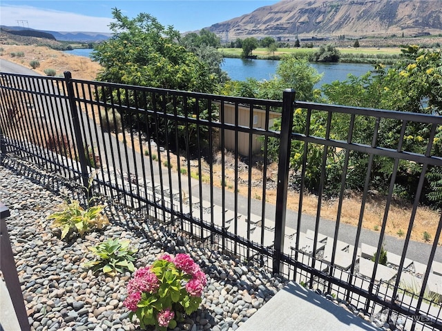 420 Hammond Ln, Rock Island, WA 98850 - gate with a water and mountain view