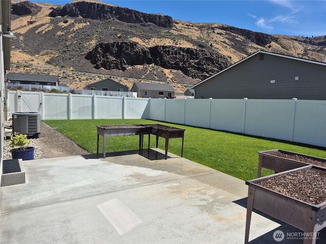420 Hammond Ln, Rock Island, WA 98850 - fenced backyard featuring a patio, a mountain view, and a garden