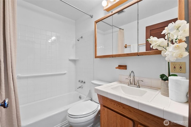 317NW 177th St, Shoreline, WA 98177 - bathroom featuring shower / bath combination with curtain and vanity