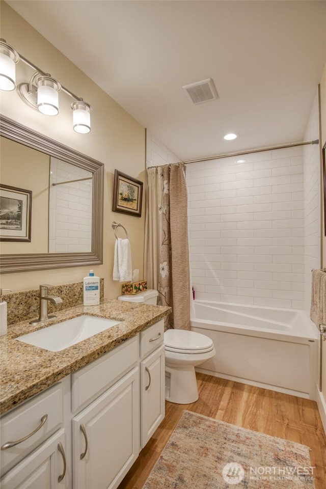 789 Island Cir SE, Ocean Shores, WA 98569 - bathroom featuring vanity, wood finished floors, shower / bath combination with curtain, and recessed lighting