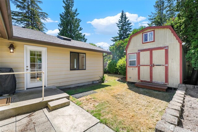 22526 87th Pl W, Edmonds, WA 98026 - view of grassy yard with a storage shed and a patio area