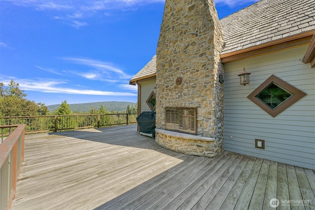 991 Lakeview St, Bellingham, WA 98229 - wooden deck featuring a mountain view