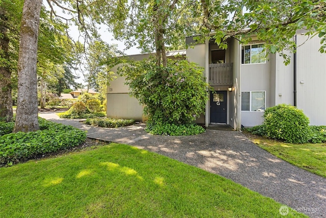7501 Ruby Dr SW Unit G202, Lakewood, WA 98498 - view of front of house with a front yard and a balcony
