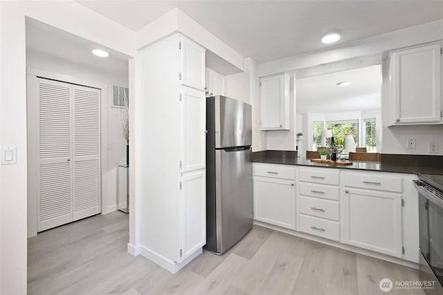 10263 NE 129th Ln, Kirkland, WA 98034 - kitchen featuring stainless steel appliances, light wood finished floors, dark countertops, white cabinets, and recessed lighting