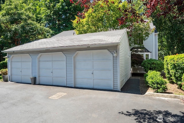 10263 NE 129th Ln, Kirkland, WA 98034 - view of garage