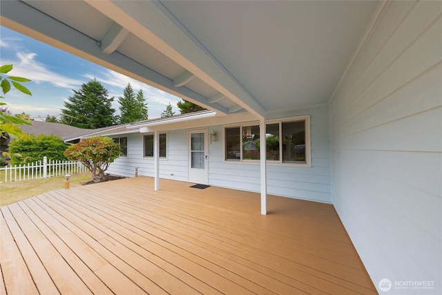 8808 NE 139th St, Kirkland, WA 98034 - view of wooden deck