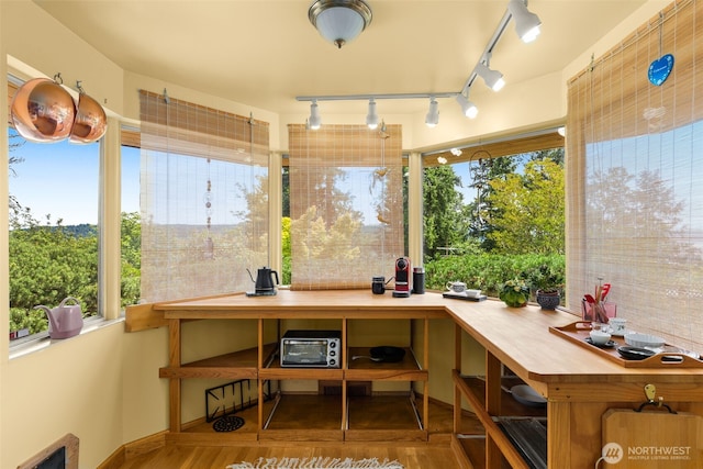 3912 NE 127th St, Seattle, WA 98125 - home office with track lighting and wood finished floors