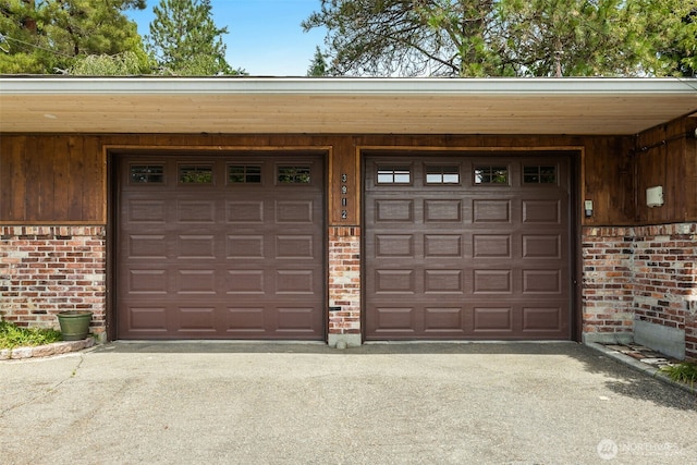 3912 NE 127th St, Seattle, WA 98125 - garage featuring asphalt driveway