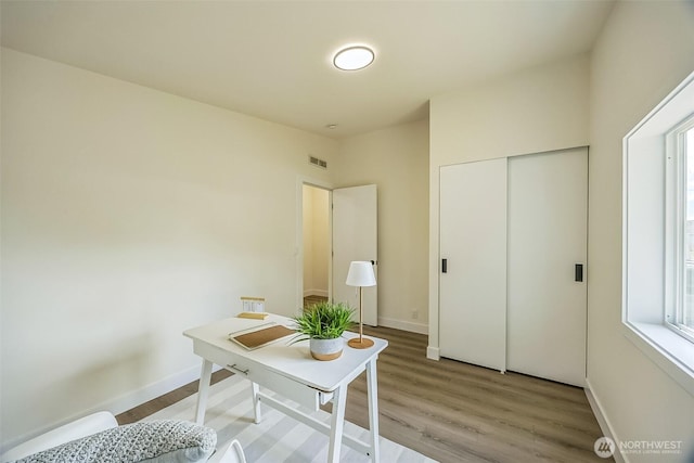 1322 Crescent Ave, Centralia, WA 98531 - office space featuring light wood finished floors and baseboards
