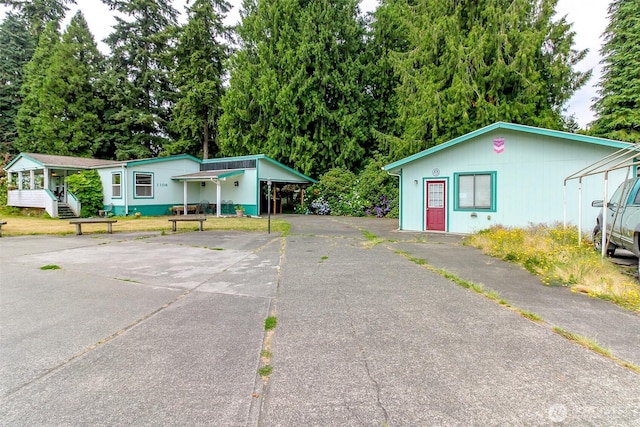 1106 29th St SE, Auburn, WA 98002 - view of front facade with driveway and a carport