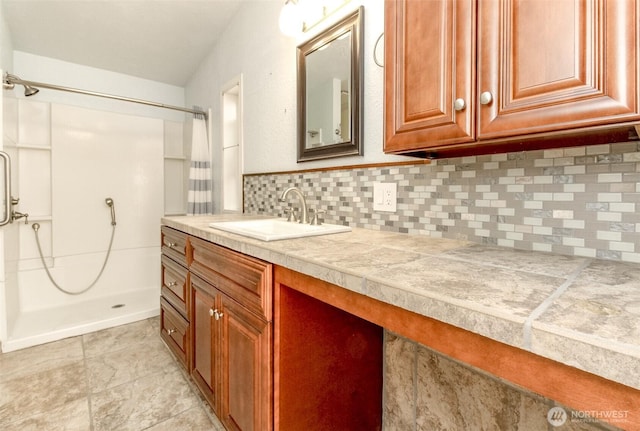 1106 29th St SE, Auburn, WA 98002 - bathroom featuring curtained shower, vanity, and decorative backsplash