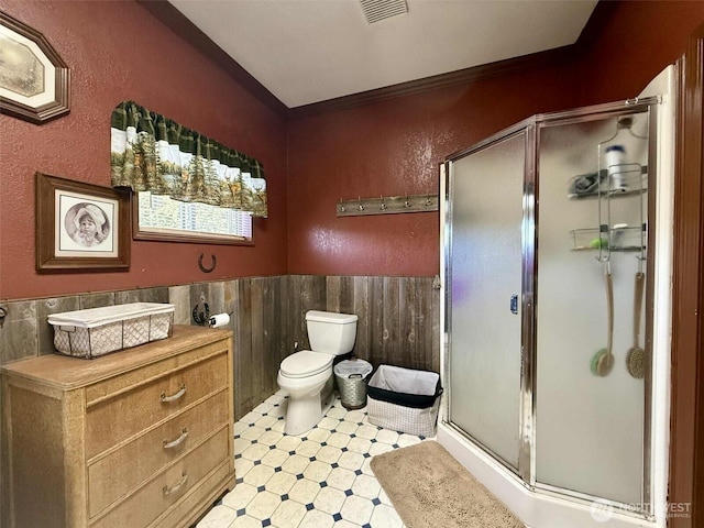 15 S Heise Rd, Elma, WA 98541 - full bathroom featuring a shower stall, tile patterned floors, and a textured wall