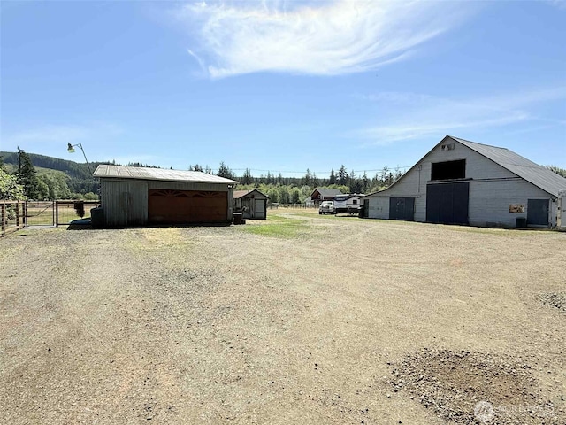 15 S Heise Rd, Elma, WA 98541 - view of barn featuring driveway