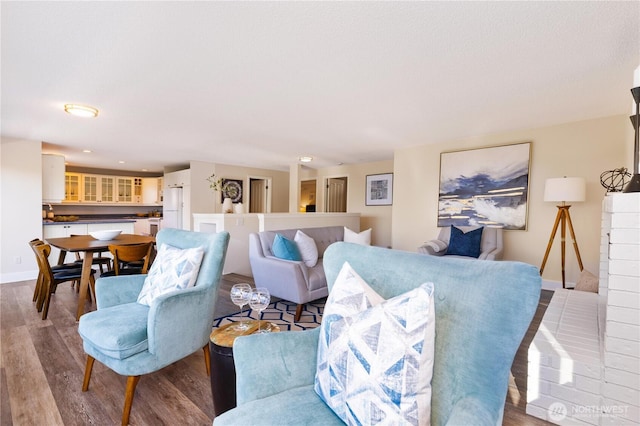 1418 W Mukilteo Blvd, Everett, WA 98203 - living area featuring wood finished floors and baseboards
