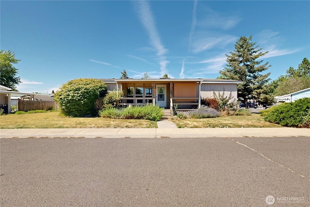 589 Criscola Ave, College Place, WA 99324 - view of front of property with a porch