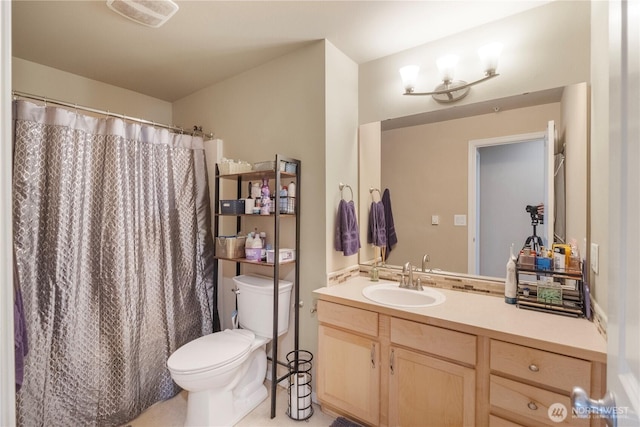 6137 Hazel Loop SE Unit D, Auburn, WA 98092 - bathroom with vanity and curtained shower