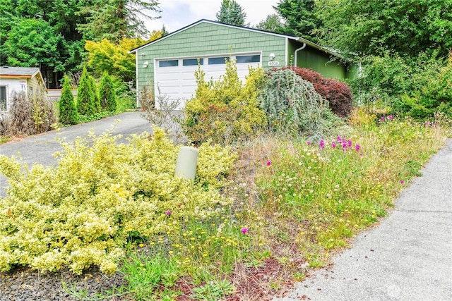 4508 36th Ct SE, Lacey, WA 98503 - garage featuring asphalt driveway