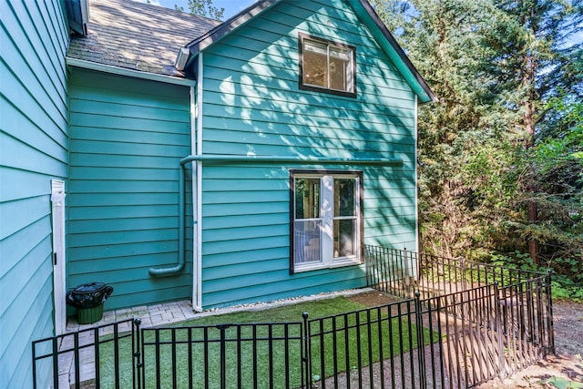 505 NE Jefferson, Chehalis, WA 98532 - view of home's exterior with roof with shingles and a fenced front yard