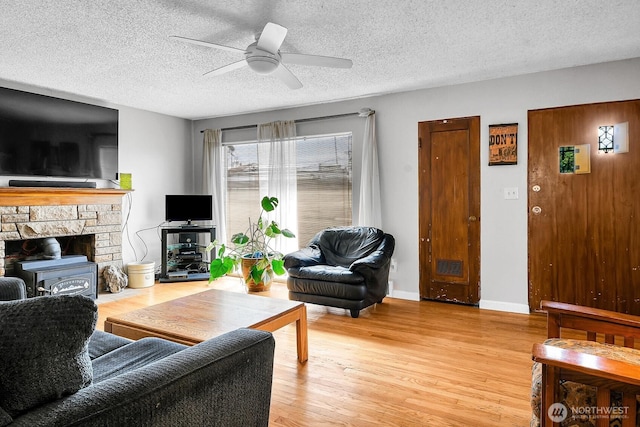 9713 4th Ave W, Everett, WA 98204 - living area featuring a textured ceiling, wood finished floors, and ceiling fan