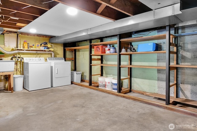 9713 4th Ave W, Everett, WA 98204 - unfinished below grade area featuring washer and clothes dryer and a sink