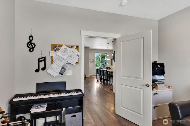 9511 W Floyd Dr, Cheney, WA 99004 - living area featuring wood finished floors and baseboards