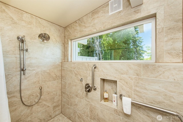 2641 E Bay St, Port Angeles, WA 98362 - bathroom with a tile shower