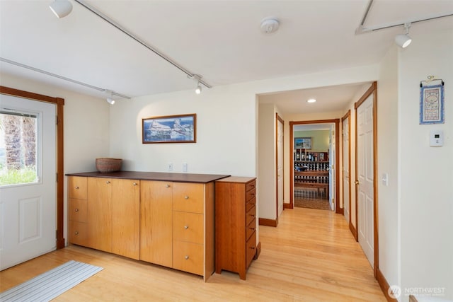 788 P St, Port Townsend, WA 98368 - bar featuring track lighting and light wood-style floors