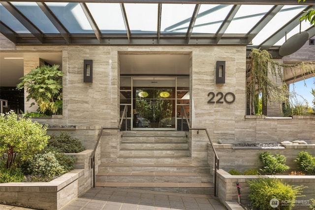 220 1st St Unit 204, Kirkland, WA 98033 - entrance to property with stone siding