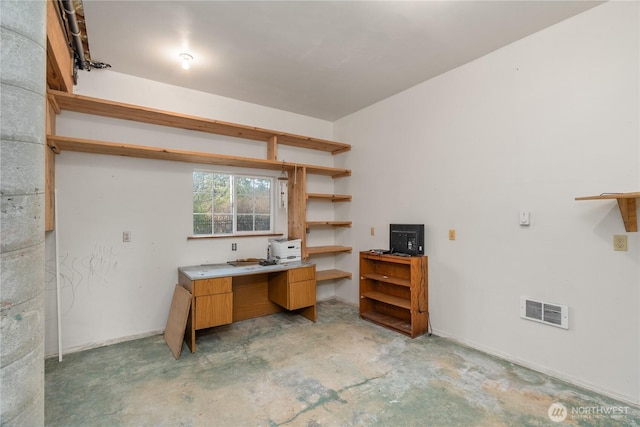 11 Condra Rd, Copalis Beach, WA 98535 - office area featuring concrete flooring