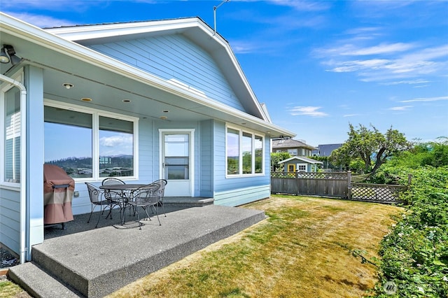 2011 Eldridge Ave, Bellingham, WA 98225 - view of yard with a patio