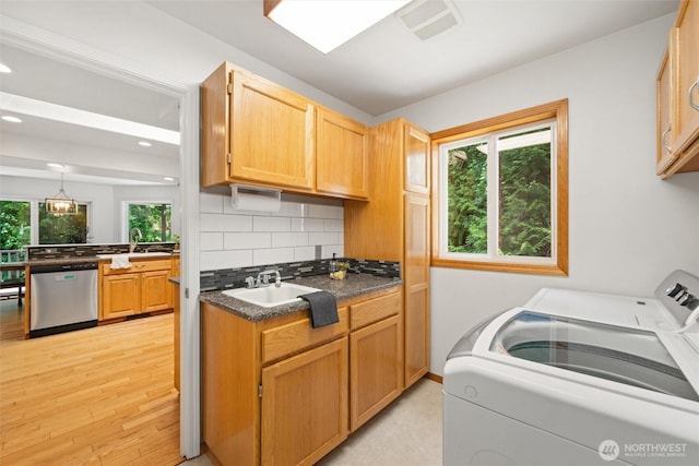 3204 30th St, Bellingham, WA 98225 - laundry area with washing machine and clothes dryer, light wood-style flooring, and recessed lighting