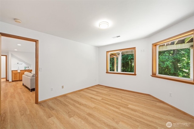 3204 30th St, Bellingham, WA 98225 - unfurnished room featuring light wood-style flooring and a smoke detector