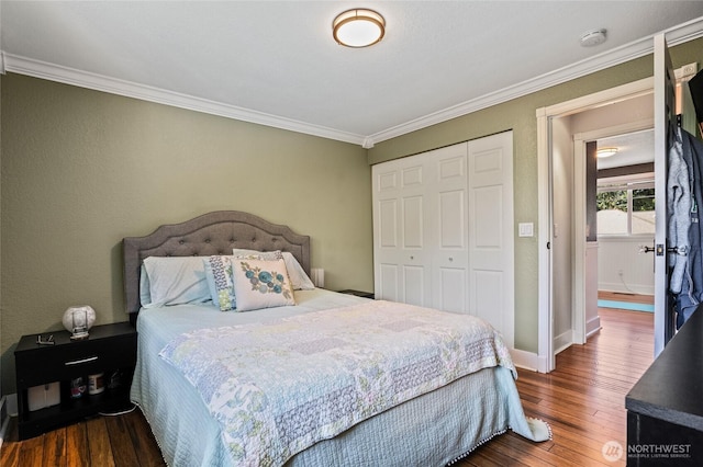14618 SE 275th Pl, Kent, WA 98042 - bedroom featuring hardwood / wood-style flooring, a closet, and crown molding