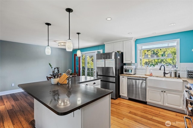 14618 SE 275th Pl, Kent, WA 98042 - kitchen featuring stainless steel appliances, white cabinetry, light wood-style flooring, hanging light fixtures, and recessed lighting