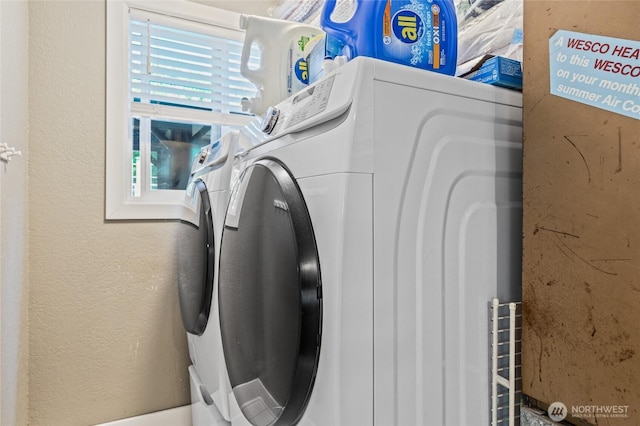 14618 SE 275th Pl, Kent, WA 98042 - laundry room featuring washing machine and clothes dryer and a textured wall