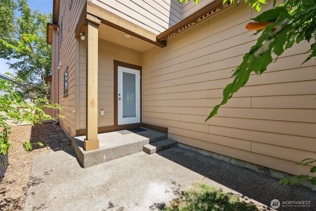 5723 66th Ave SE, Lacey, WA 98513 - property entrance
