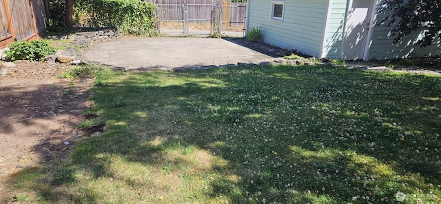 239 S 58th St, Tacoma, WA 98408 - view of yard featuring a patio