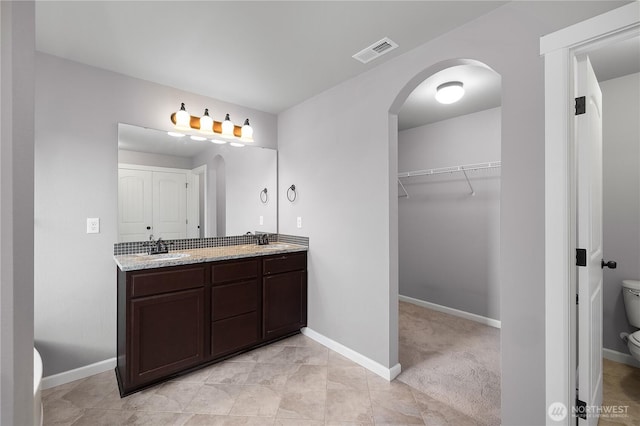 535 Beechwood Ct SW, Olympia, WA 98502 - bathroom featuring double vanity and a walk in closet