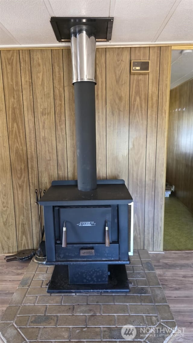 511 Leisure Cir, Aberdeen, WA 98520 - detailed view of a wood stove and wood walls