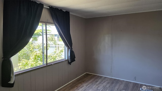 511 Leisure Cir, Aberdeen, WA 98520 - unfurnished room with wood finished floors and healthy amount of natural light